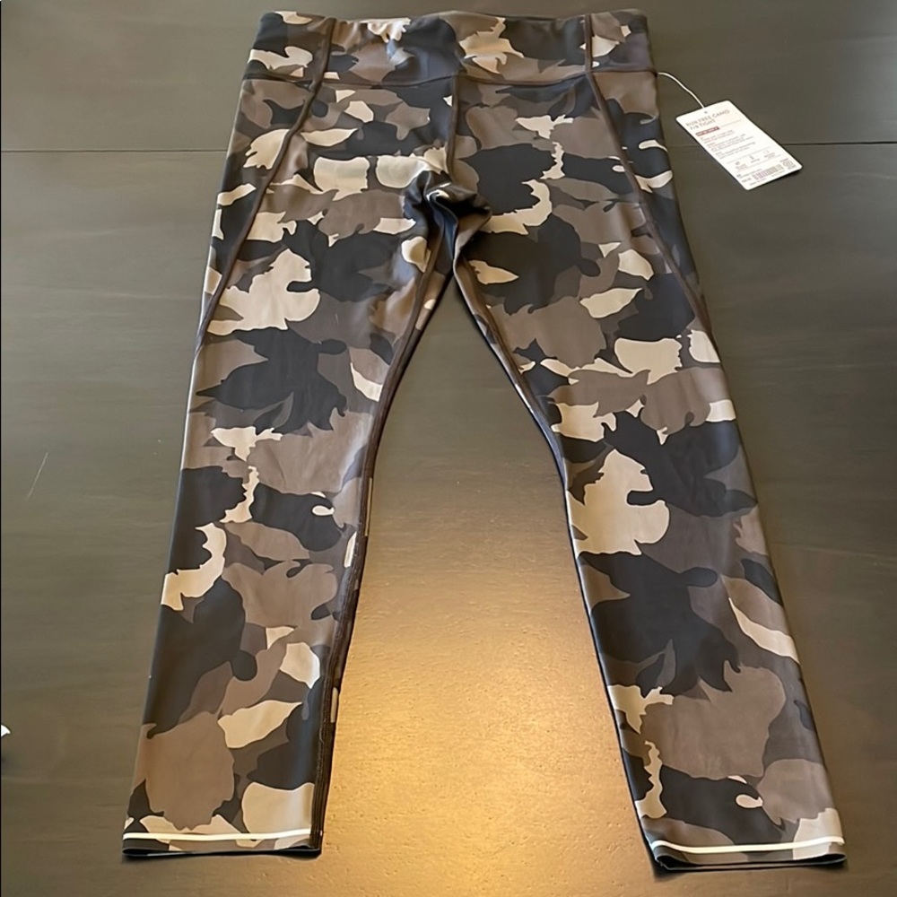 NWT Athleta Run Free Camo 7/8 Tight